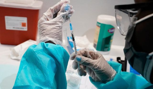 IMUNIZIMI NDAJ COVID-19/ Rritja e infektimeve po shtyn qytetarët të vaksinohen