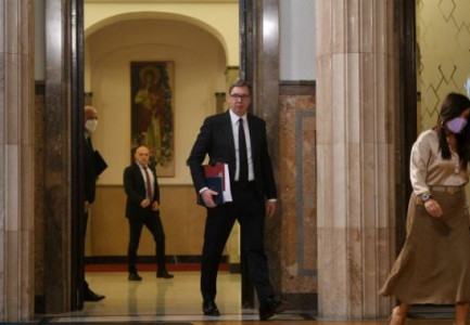 VUÇIÇ PROBLEME ME SHËNDETIN/ Anulon të gjitha takimet, Këshilltarja: Mjekët i thanë që…