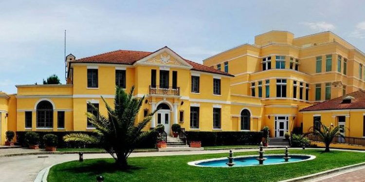 “KENI KOHË DERI NESËR”/ Ambasada e SHBA njoftim të rëndësishëm për nxënësit e shkollave të mesme