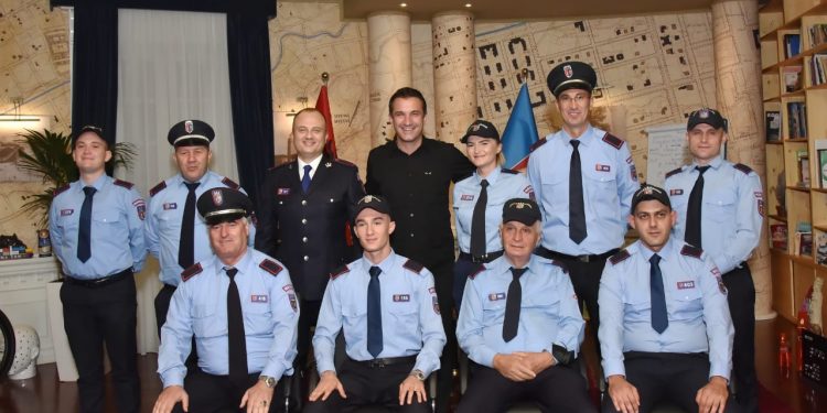 SHPËTUAN JETËN E QYTETARIT/ Veliaj nderon efektivët e Policisë Bashkiake: Puna juaj i ka shtuar vlerën…