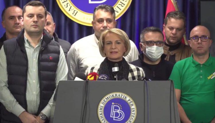 TEUTA ARIFI PRANON HUMBJEN NË TETOVË/ Uron Bilall Kasamin për fitoren