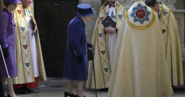 KA PROBLEME ME SHDETIN? Mbretëresha Elizabeth II del në publik me bastun