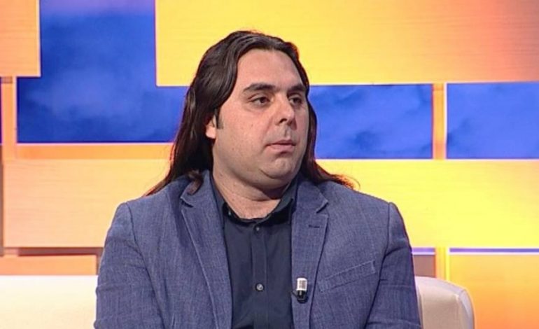 I ASHPËR ME STUDENTËT E PAVAKSINUAR/ Aktivisti i njohur: Për mua është fat i madh nëse nuk diplomohen
