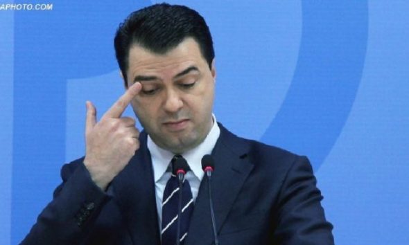 “JE LLUM I POLITIKËS, GJARPËR”/ Mbështetësit e Berishës sulmojnë Lulzim Bashën: O tradhtar i pabesë…