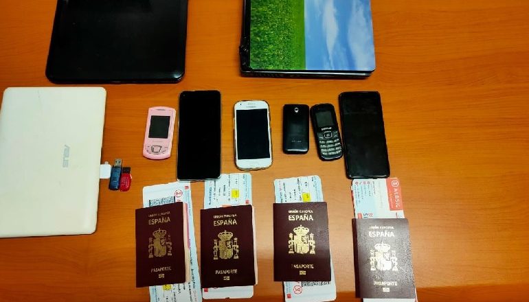 KAPET NË RINAS ÇIFTI ME DY FËMIJËT/ Arrestohet 35-vjeçari që u mori 25 mijë euro për t’i pajisur me pasaporta false spanjolle