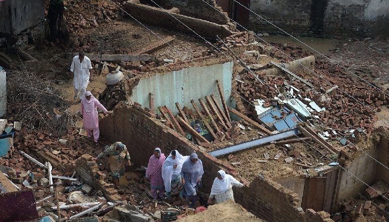 TËRMETI 6 BALLË GODET PAKISTANIN/ Të paktën 20 viktima dhe mbi 300 të plagosur