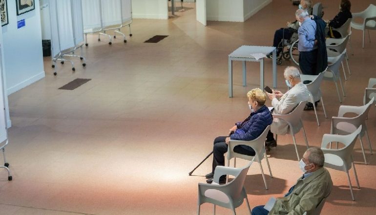 VAKSINIMI/ Italia vendos dozë të tretë vaksine anti COVID-19 për mbi 60-vjeçarët dhe ata me imunitet të dobët