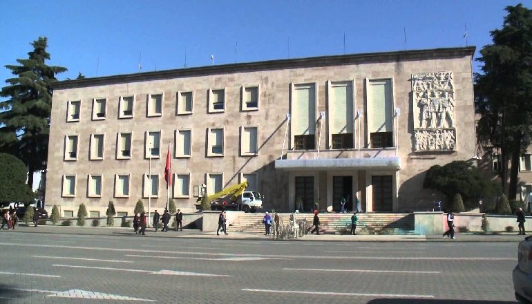 VENDIMET E QEVERISË/ Krijohet rrjeti i koordinatorëve anti-korrupsion për luftimin e abuzimeve në…