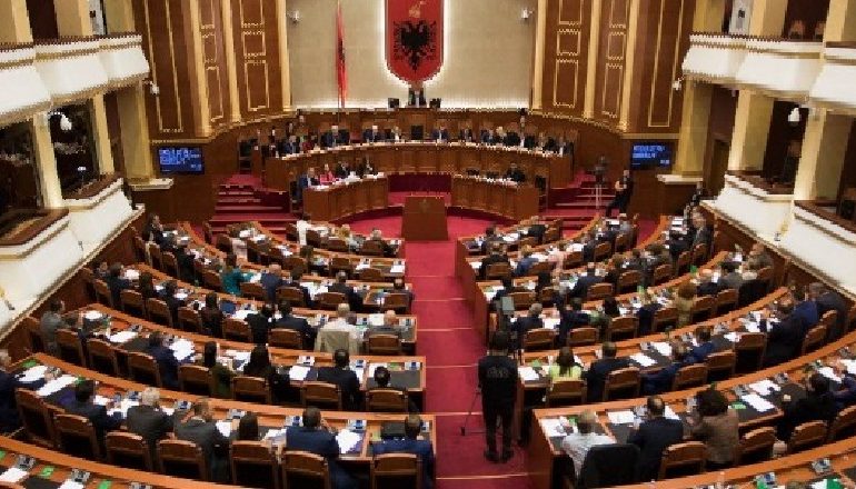 KUVENDI/ Ngrihet Komisioni hetimor për “25 prillin” , rrëzohet komisioni për “Becchetin”