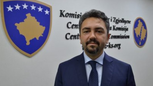 ZGJEDHJET LOKALE NË KOSOVË/ Kryetari i KQZ-së Kreshnik Radoniqi voton i pari