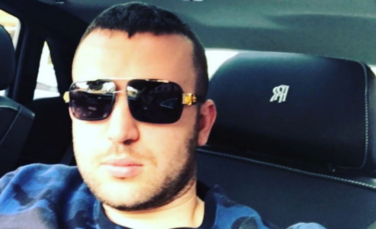 ÇAU KORDONIN E POLICISË GJATË MARATONËS SË TIRANËS/ Kush është i riu që ekspozon makinat luksoze në rrjetet sociale