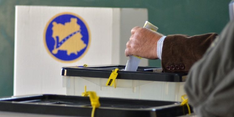ZGJEDHJET NË KOSOVË/ Mbyllen qendrat e votimeve, pjesëmarrja 43%