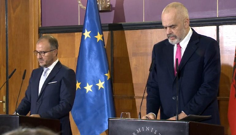 KRITIKAT PËR LIRINË E MEDIAS/ Rama: S’jam dakord, liria e shpifjes këtu është në nivelet më të larta…