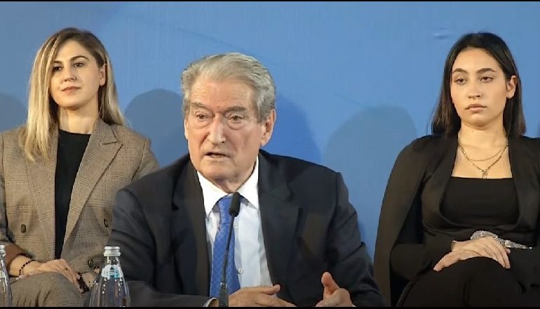 BASHA PROPOZOI VETTINGUN E POLITIKANËVE/ Berisha nga Berati: Duhet të jesh super skllav i Ramës që ta thuash
