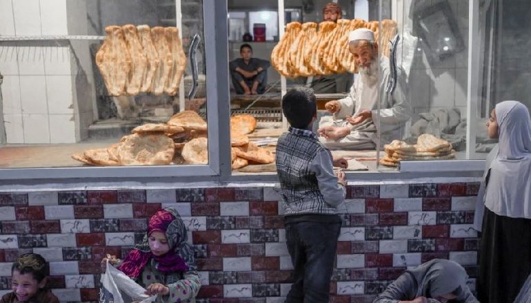 SITUATË TMERRI NË KABUL/ Tetë fëmijë humbin jetën nga uria