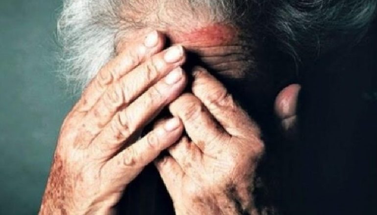 E RËNDË/ Dhunoi babanë dhe i shkatërroi pronën për t’i marrë më shumë para, arrestohet i riu në Koplik