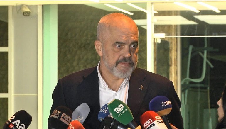 HELMIMI MASIV NGA UJI NË KRUJË/ Rama: Ne bëmë investimin, ujësjellësi ka përgjegjësitë e veta
