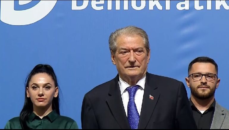 I LODHUR NË “FOLTORE?” Berisha harron emrin e ministrit: Skuthi i familjes, Ruçi, Uçi…Çuçi si e ka