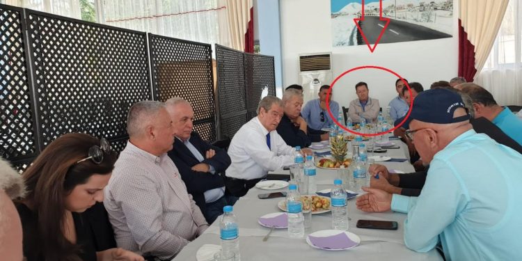 DEL FOTO/ Meta i jep një dorë Berishës, këshilltari i Presidentit shfaqet në takimin e Gjirokastrës