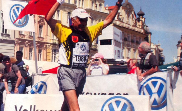 E TRISHTË/ Ndahet nga jeta në moshën 79-vjeçare “maratonomaku” shqiptar, Suat Jegeni