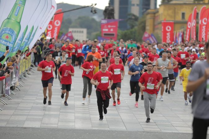 SHPALLEN FITUESIT E MARATONËS SË TIRANËS/ Një shqiptar dhe një ukrainase “rrëmbejnë” çmimin, emrat për çdo kategori