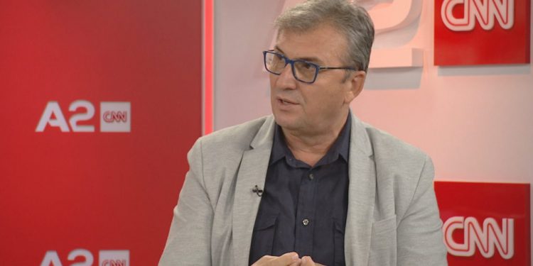 “VAKSINOHUNI”/ Brataj: Nuk është e vërtetë që ndikon në ADN dhe fertilitet