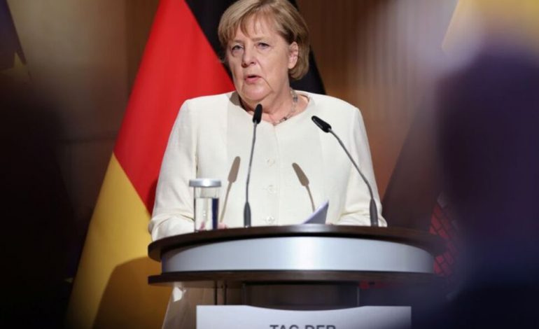 SAMITI/ Merkel refuzon të caktojë një datë për pranimin e vendeve të Ballkanit Perëndimor në BE