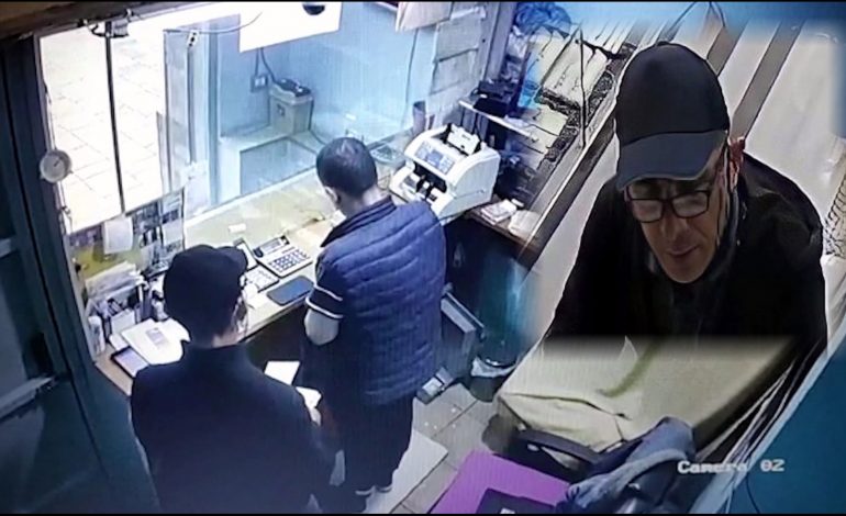 I MASKUAR ME SYZE DHE KAPELE/ Një person i panjohur bën “kërdinë” në një exchange në Tiranë, vjedh 40 mijë euro… (DETAJET