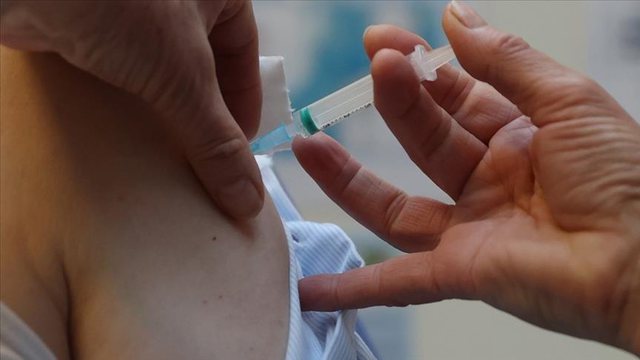 COVID-19/ Zelanda e Re e bën të detyrueshëm vaksinimin për punonjësit e arsimit dhe shëndetësisë