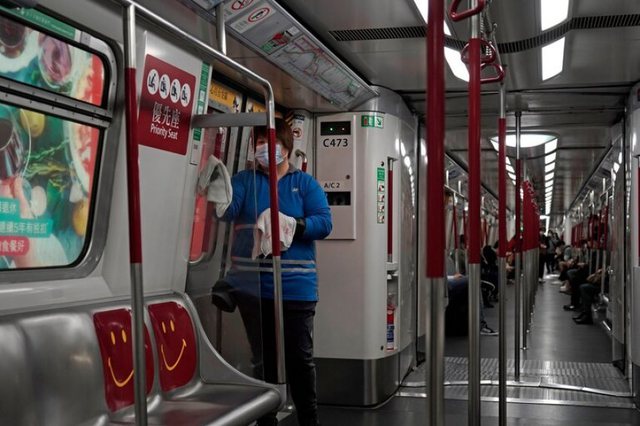 E RËNDË NË SHBA/ Gruaja pëdhunohet në tren në sy të pasagjerëve në Filadelfia, askush nuk ndërhyn