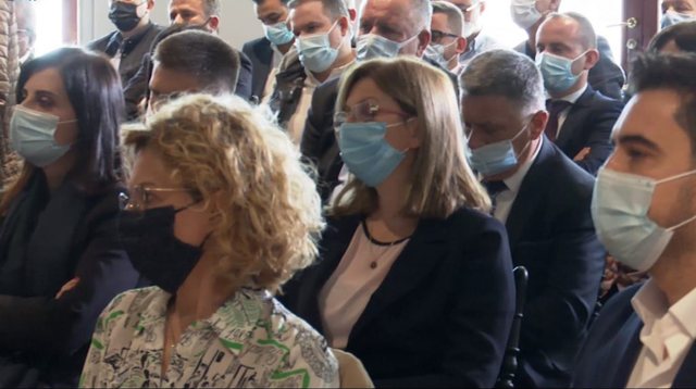 FOTO LAJM/ Voltana Ademi në Kryeministri, e vetme mes kryabashkiakëve socialistë