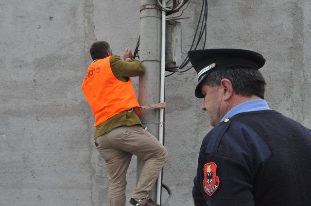 POLICIA AKSION/ Kapen “mat” 6 persona për vjedhje energjie, 2 në kërkim, 13 të tjerë nën hetim