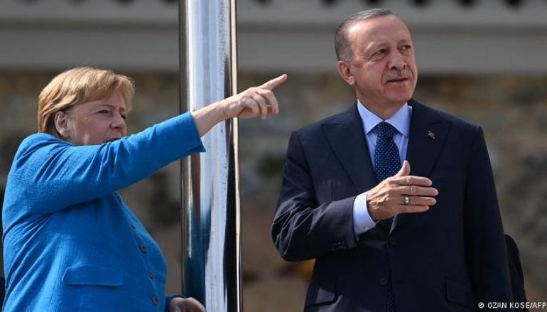 VIZITA E “LAMTUMIRËS” NË TURQI/ Merkel nuk i kursen kritikat për Erdogan: Po cënoni…