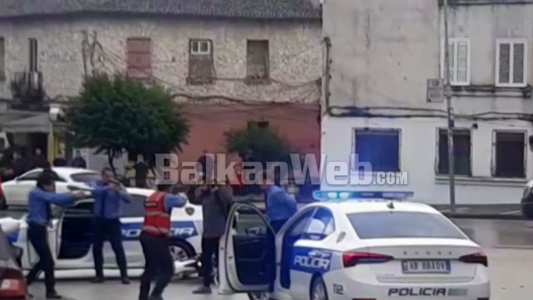 KUR XHIROHEJ NJË FILM TURK NË BERAT/ Skena aksion në mes të qytetit historik, shihni arrestimin e “bujshëm” (VIDEO)