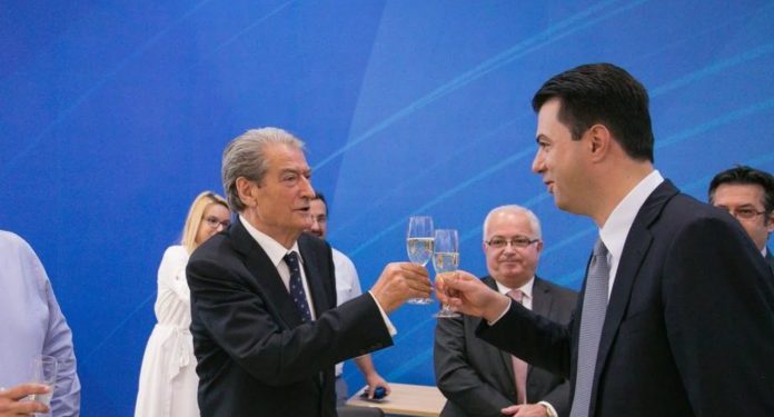 “THUMBI” PËR BERISHËN/ Basha: Më duan 95% e demokratëve, nuk jap dorëheqje