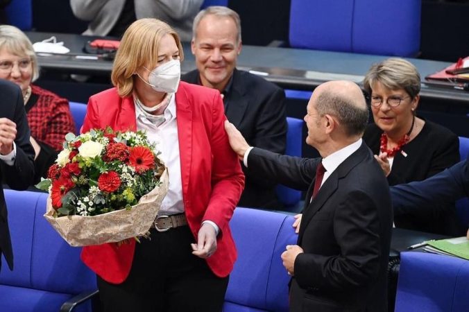 MBLIDHET PARLAMENTI I RI GJERMAN/ Balla uron Bärbel Bas për zgjedhjen e saj si Presidente