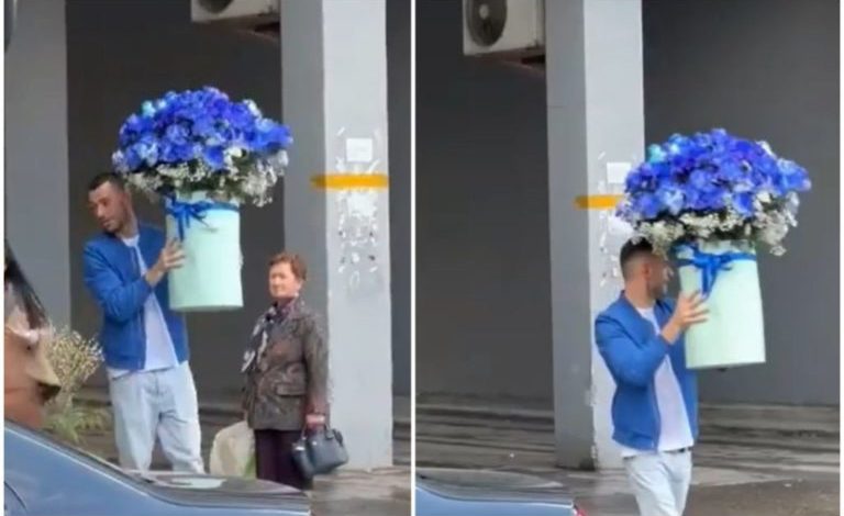 NUK PËRMBAHET STRESI/ “Rrëmben” buqetën gjigante dhe niset drejt Berishës: Lideri më i madh i botës… (VIDEO)