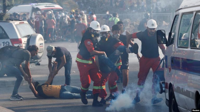 THELLOHT BILANCI/ Shkon në 5 numri i viktimave në Bejrut pas protestave për shpërthimin në port, qindra të tjerë të plagosur