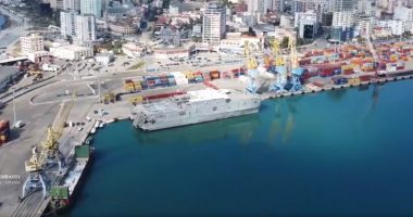 PUBLIKON PAMJET/ Ambasada e SHBA: Momenti kur anija e fuqishme amerikane ankorohet në Durrës