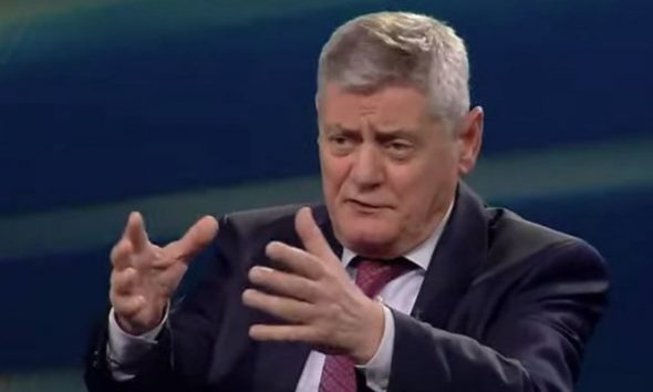 NUK E PËRMBAN VETEN/ Dash Shehi SHERR me Shalsin: Legen, jam 64-vjeç dhe kam 30-vjet në këtë parlament