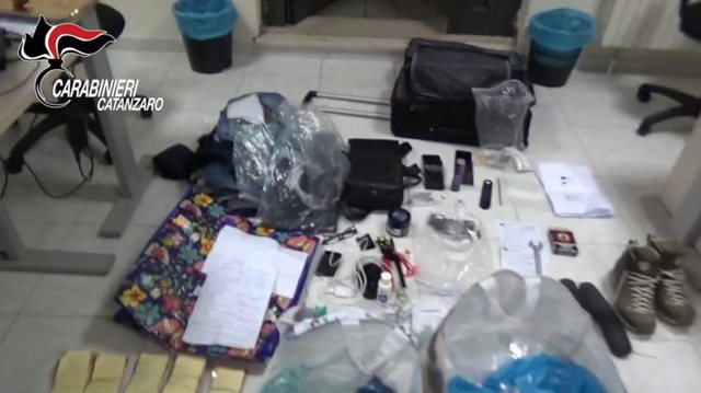 KAPET BOSSI I NDRANGHETA-S/ Kishte sajuar një bunker të fshehur pas pasqyrës në dhomën e gjumit