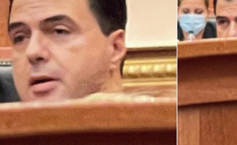 “18 MINUTA URREJTJE”/ Erion Braçe i bën FOTO Bashës: Shau, fyeu, gënjeu, mallkoi por një…
