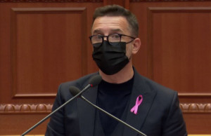 “S’I KAM DUART ME GJAK…”/ Erion Braçe në Kuvend: Mbaj përgjegjësi për çdo firmë të hedhur në VKM si zv.kryeministër