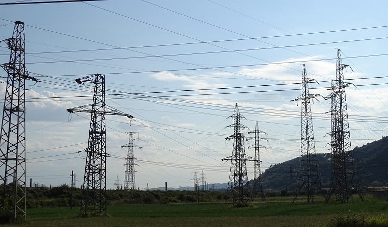 ÇMIMET E “ÇMENDURA” TË ENERGJISË/ Vetëm në tetor u blenë rreth 65 milionë euro në treg të lirë