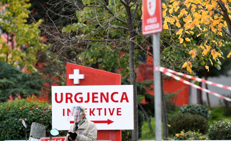 E TRISHTË/ Ndërron jetë te Spitali Infektiv 21-vjeçari i infektuar me koronavirus
