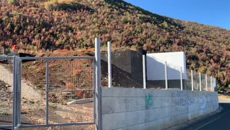 HELMIMI MASIV NË KRUJË/ Policia: Dy depozita që furnizojnë qytetin, ruhen 24 orë me roje e kamera