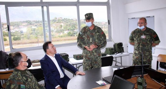 FA TRAJNOHET PËR SISTEMIN E KOMUNIKIMIT TOKË-AJËR-TOKË/ Peleshi: I rëndësishëm edhe për emergjencat civile, gati në…