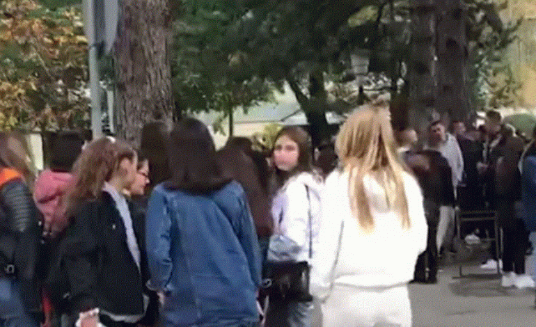 STUDENTËT E KORÇËS TË GJITHË NË AUDITORE/ Zv.rektori: Do të vaksinohen në ditët në vijim, s’mund t’i penalizojmë