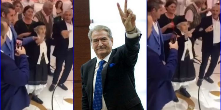 “DËGJOJENI…”/ Nënë Bardha ngre dy gishtat lart, ia merr valles me këngën e Berishës
