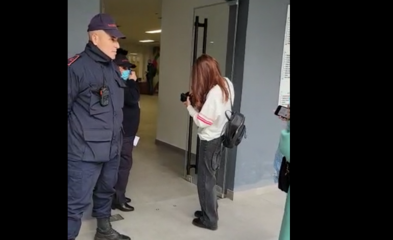 STUDENTËT RIKTHEHEN NË AUDITORE/ Nuk pranohen pa certifikatë vaksinimi apo test PCR